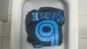 Higuain insulti