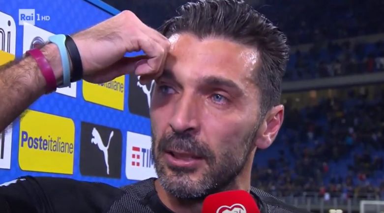 Gianluigi Buffon piange