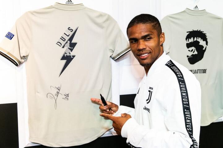 douglas costa polpaccio ajax juventus