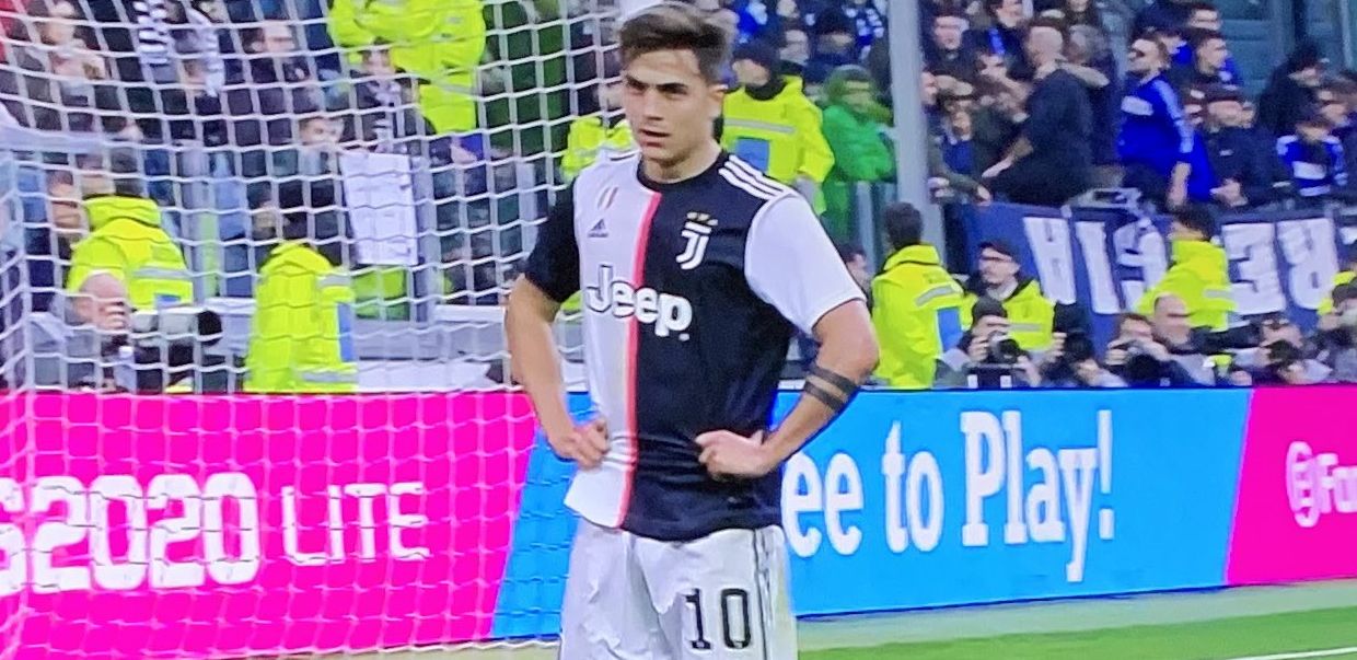 Juventus Brescia Lo Stadium Fischia Il Gesto Di Dybala Ai Tifosi