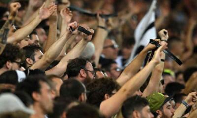 Juventus, arriva la sanzione dopo i cori dei tifosi contro Sarri