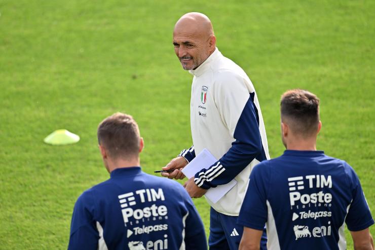 Spalletti mentre allena la Nazionale