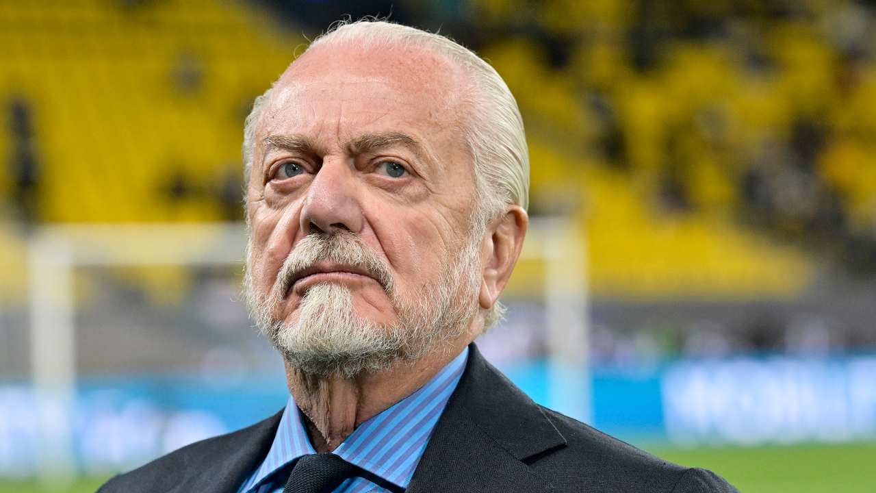 Aurelio De Laurentiis con sguardo attento in campo - foto LaPresse - JMania.it