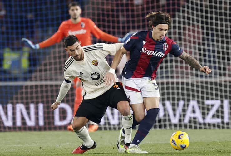 Riccardo Calafiori in campo con la maglia del Bologna - Foto ANSA - Jmania.it