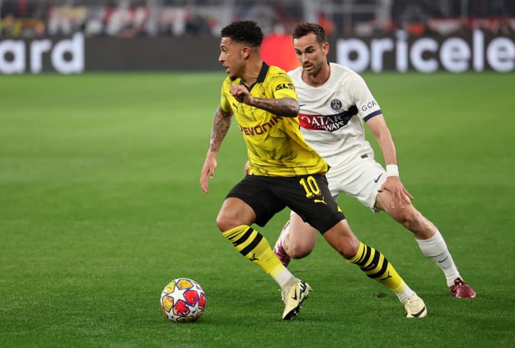 Sancho in campo con la maglia del Borussia Dortmund - Foto ANSA - Jmania.it