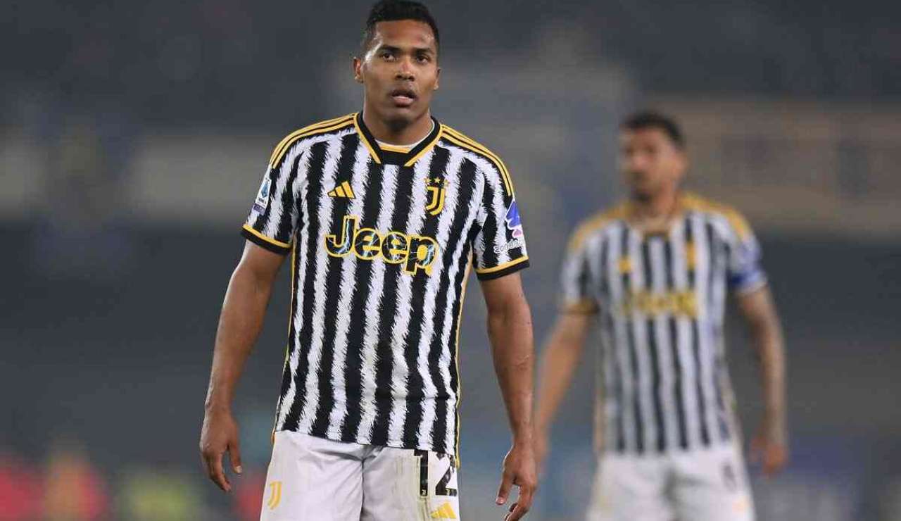 Alex Sandro in campo con la maglia della Juventus in Serie A - foto Getty Images - JMania.it