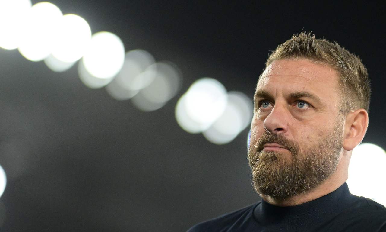 Daniele De Rossi con uno sguardo attento e perplesso - foto LaPresse - JMania.it