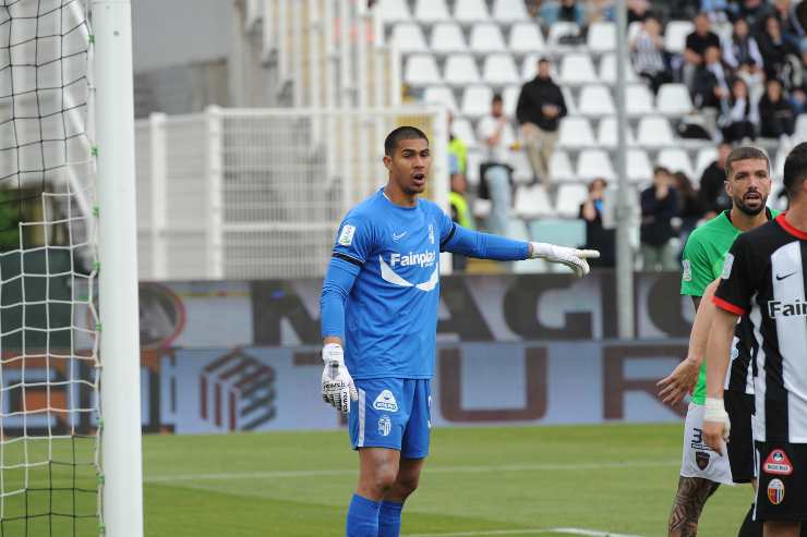 Devis Vasquez difende i pali dell'Ascoli in Serie B - foto LaPresse - JMania.it