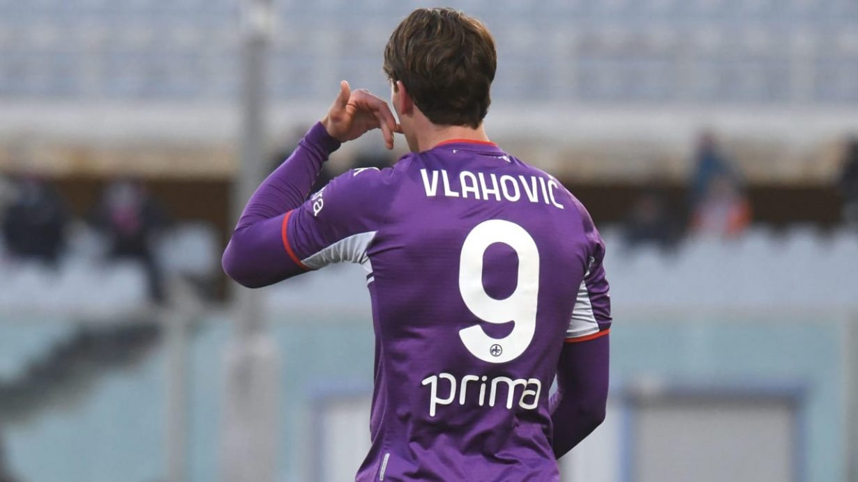 Dusan Vlahovic con la maglia della Fiorentina - Foto ANSA - Jmania.it