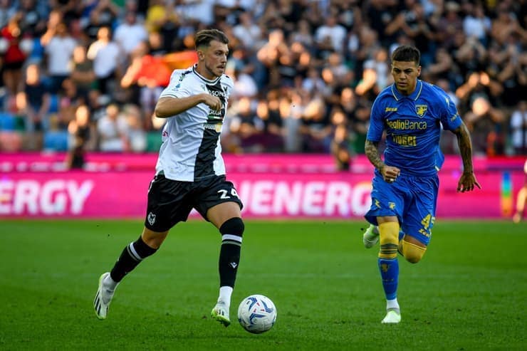 Samardzic in campo con la maglia dell'Udinese - Foto ANSA - Jmania.it