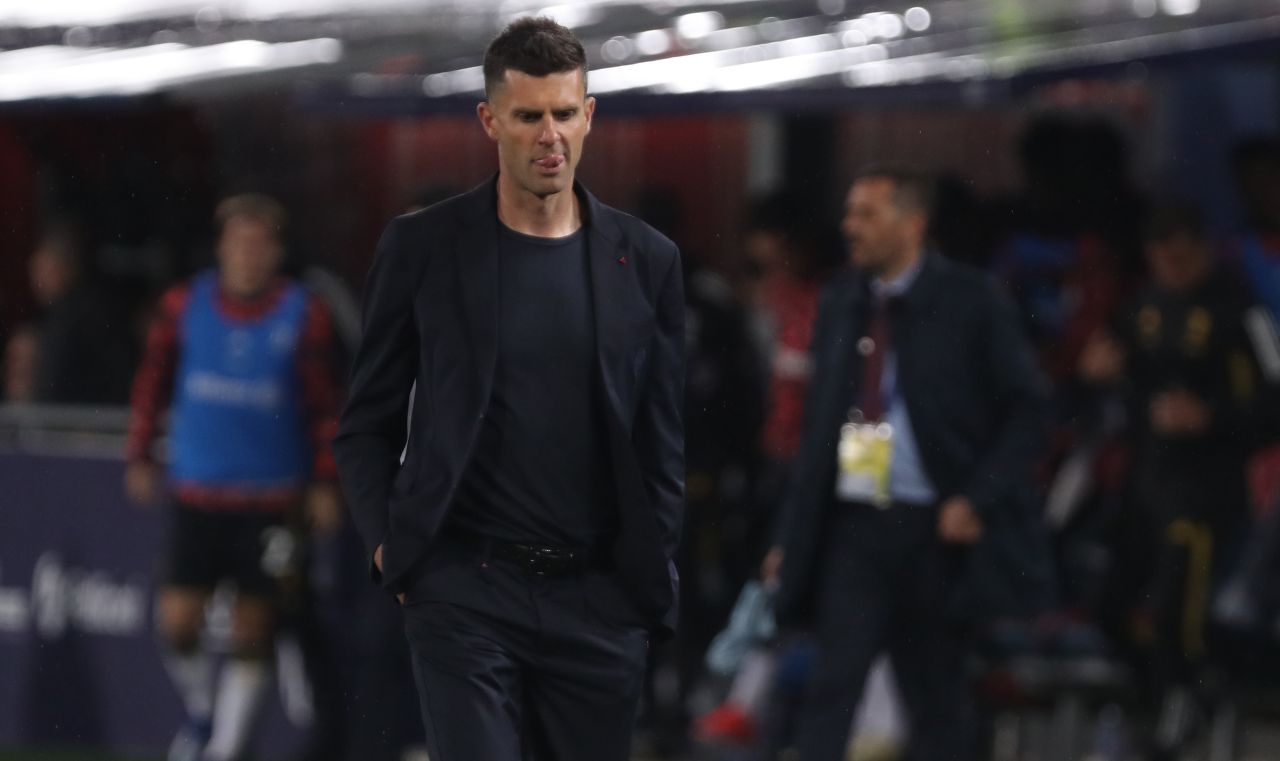 Thiago Motta con sguardo attento e pensieroso a bordocampo - foto LaPresse - JMania.it