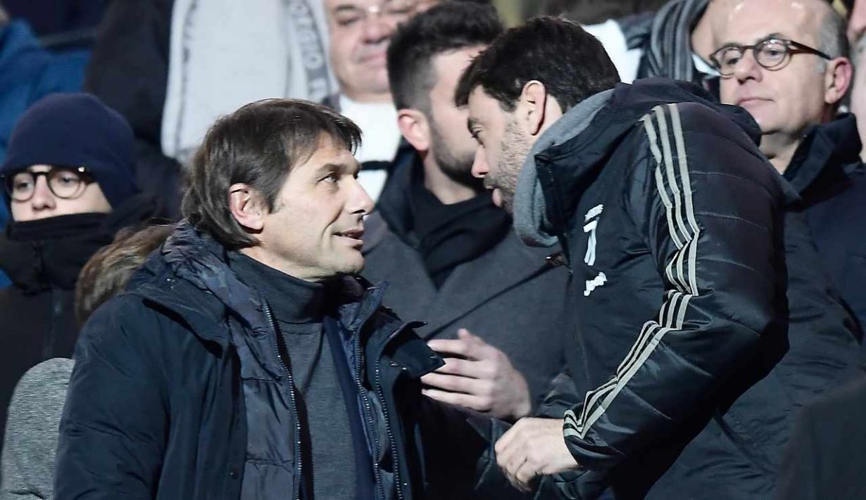 Antonio Conte che parla sugli spalti con Agnelli - foto LaPresse - JMania.it