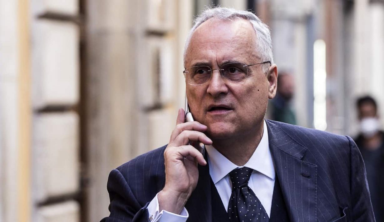 Claudio Lotito al telefono - Foto ANSA - Dotsport.it