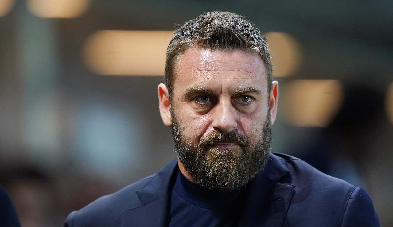 Daniele De Rossi con uno sguardo perplesso prima del match – foto LaPresse – JMania.it