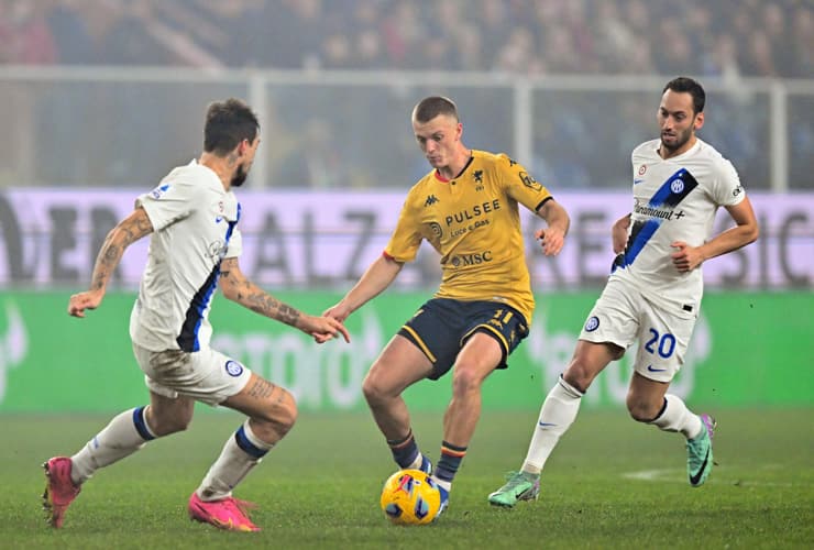 Gudmundsson in campo con la maglia del Genoa - Foto Lapresse - Jmania.it