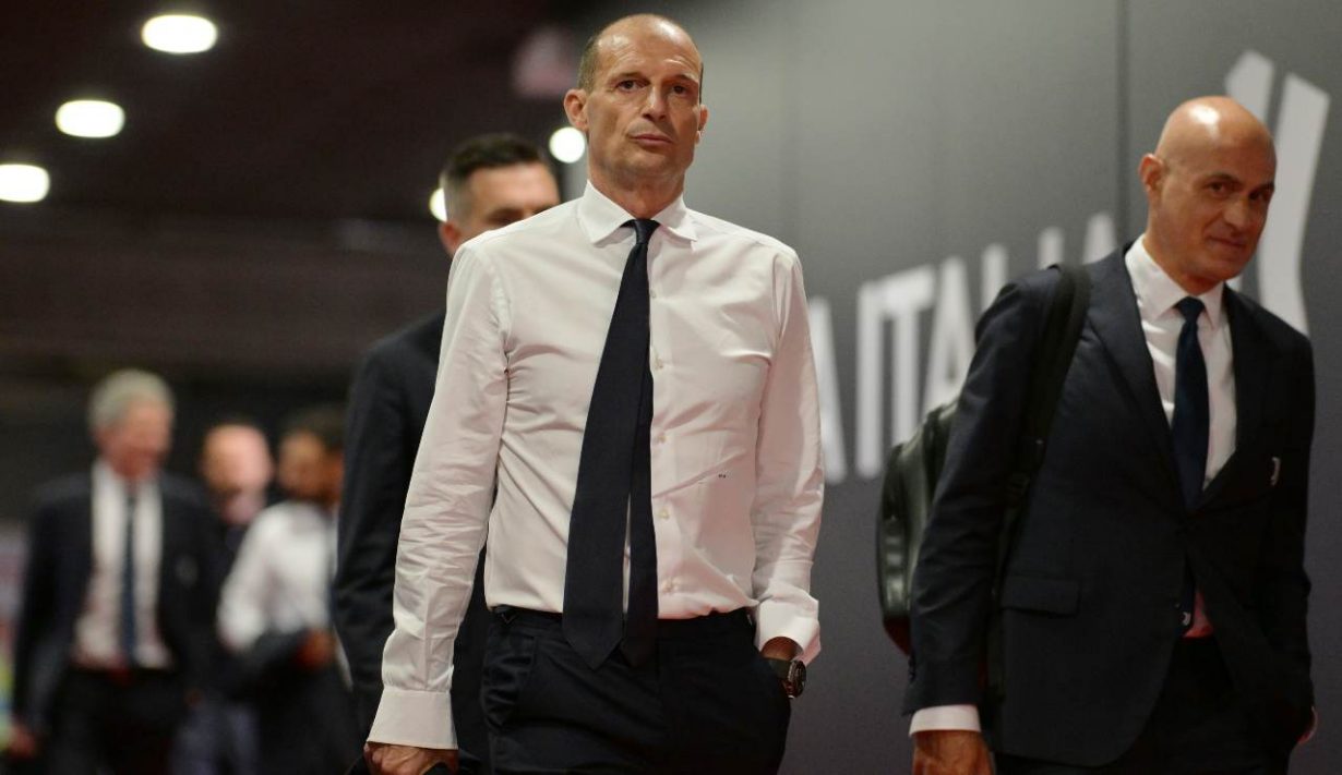 Max Allegri nel corridoio prima di entrare in campo - foto LaPresse - JMania.it