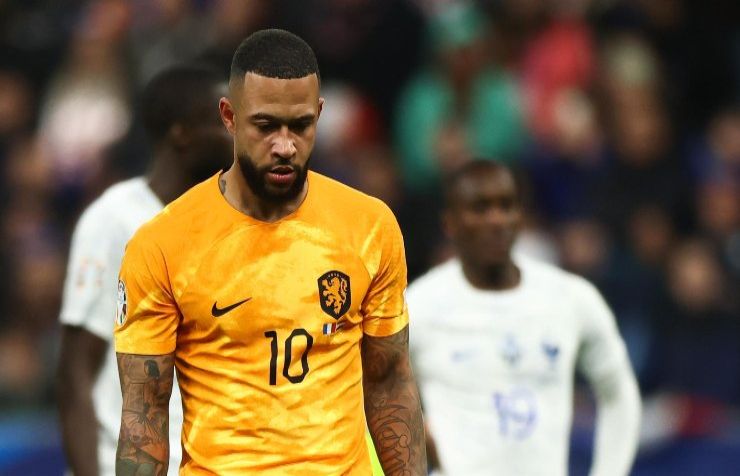 Memphis Depay in campo con la maglia dell’Olanda nel match delle qualificazioni europee – foto ANSA Dotsport.it - JMania.it