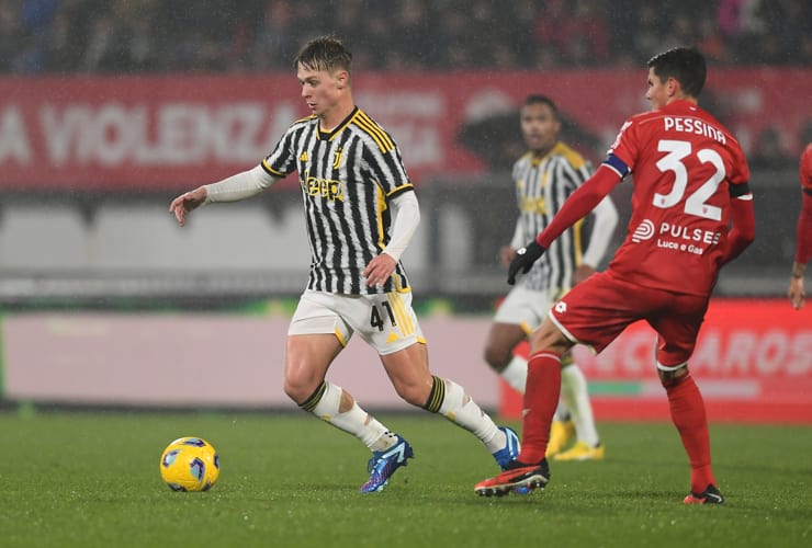 Nicolussi Caviglia in campo con la maglia della Juventus - Foto Lapresse - Jmania.it