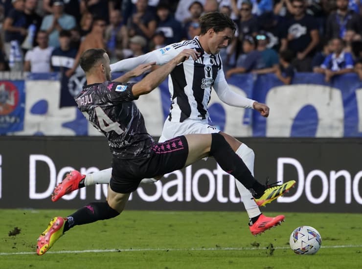 Dusan Vlahovic con la maglia della Juventus - Foto Lapresse - Jmania.it