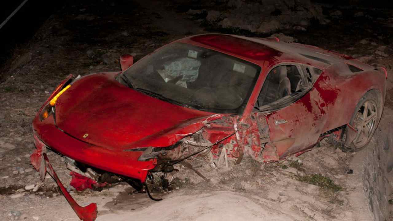 La Ferrari di Vidal distrutta da un incidente nel 2015