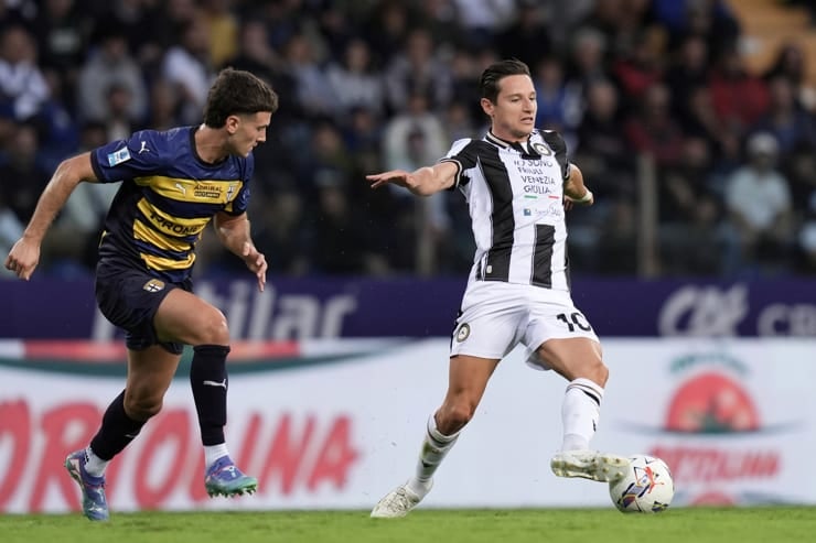 Florian Thauvin in campo con la maglia dell'Udinese - Foto Lapresse - Jmania.it