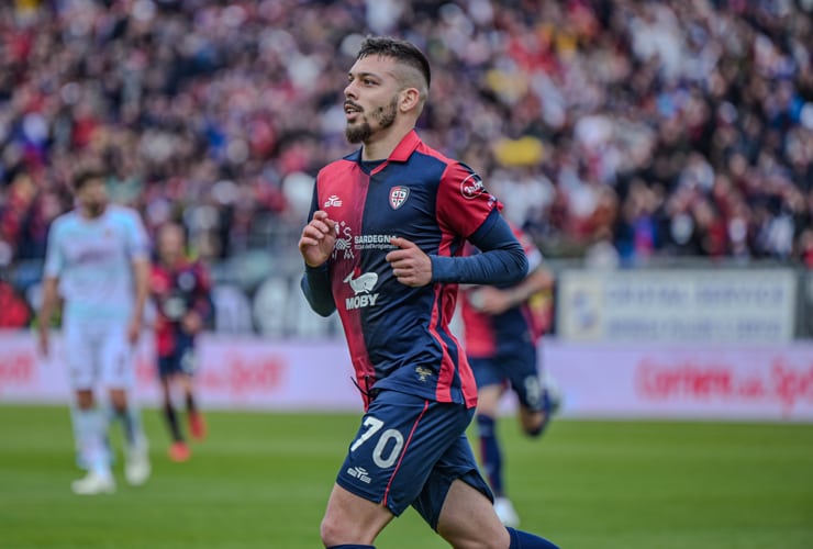 Gianluca Gaetano con la maglia del Cagliari - Foto Lapresse - Jmania.it