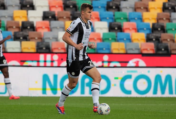 Luka Bijol in campo con la maglia dell'Udinese - Foto Lapresse - Jmania.it