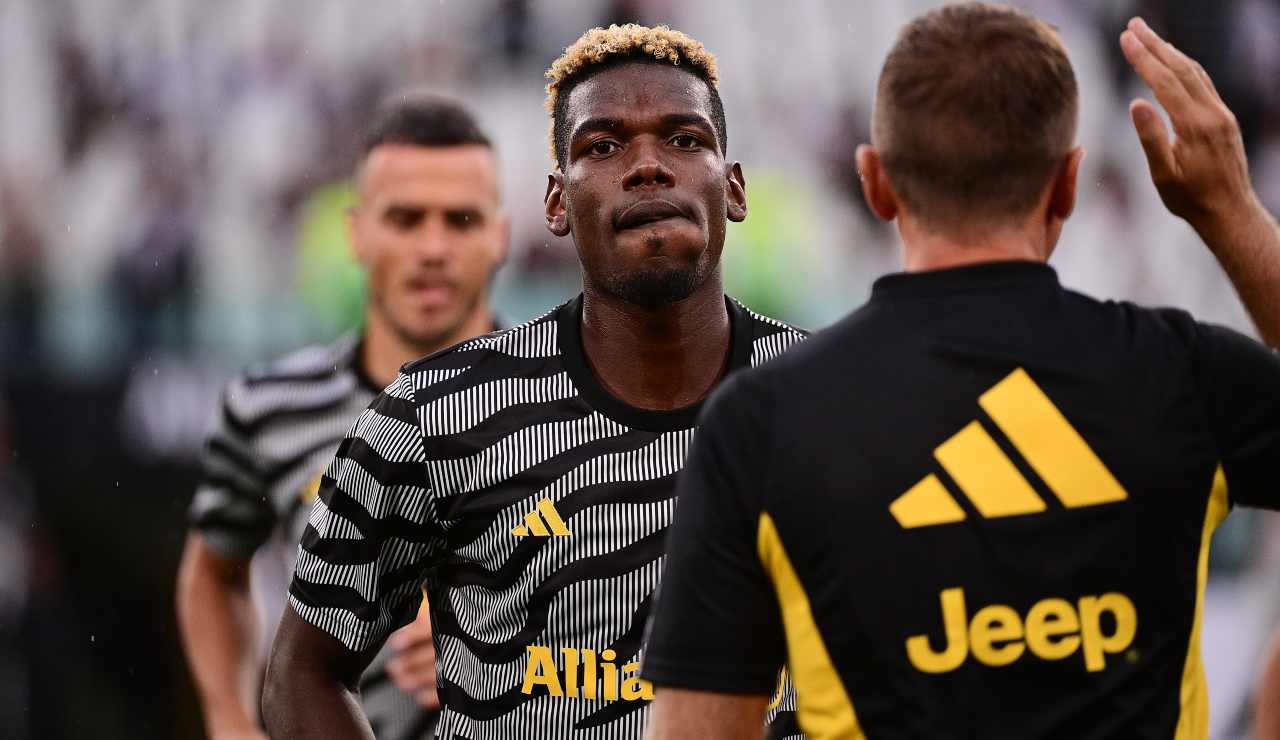 Paul Pogba triste e amareggiato in campo con la Juve - foto LaPresse - JMania.it