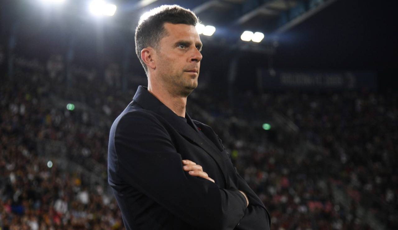 Thiago Motta assiste al match dei suoi calciatori in campo in Serie A – foto LaPresse – JMania.it