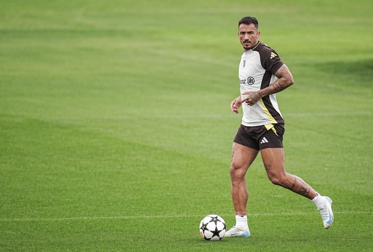 Danilo durante un recente allenamento - Foto Lapresse - Jmania.it