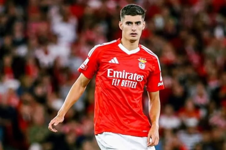 Antonio Silva in campo con la maglia del Benfica - Foto Instagram - Jmania