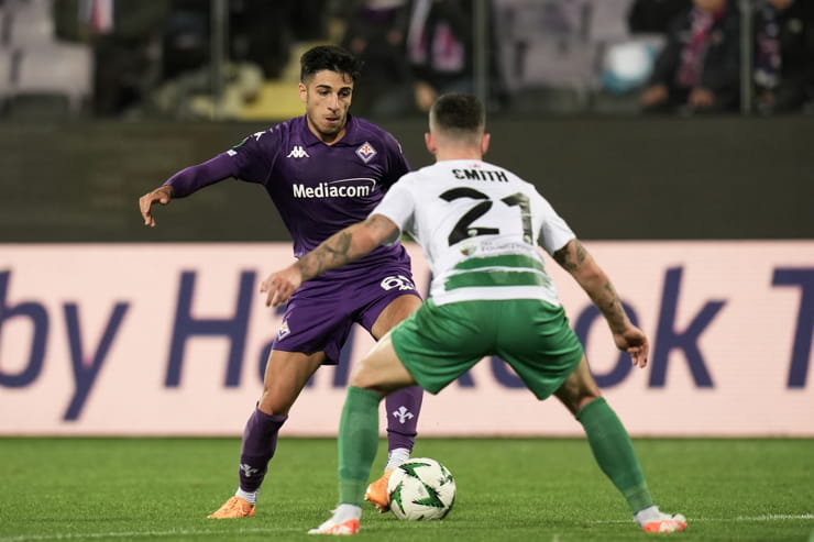 Fabiano Parisi in campo con la maglia della Fiorentina - Foto Lapresse - Jmania