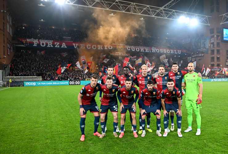 Il Genoa al Ferraris prima dell'inizio di una recente partita - Foto Lapresse - Jmania