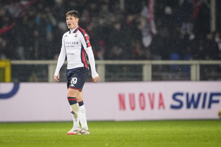 Andrea Pinamonti in campo con la maglia del Genoa - Foto Lapresse - Jmania